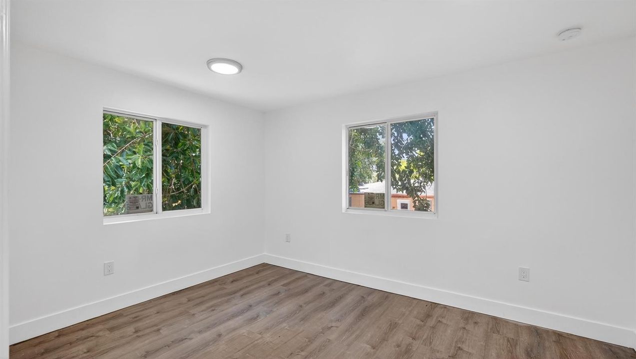 22-2902-NW-44th-St-Miami-WindowStill