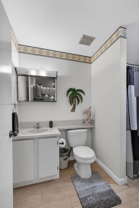 For Sale: $245,000 (2 beds, 2 baths, 1025 Square Feet)