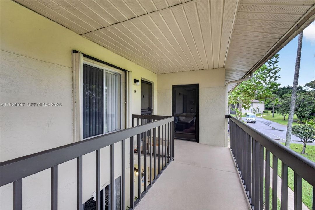 For Sale: $245,000 (2 beds, 2 baths, 1025 Square Feet)
