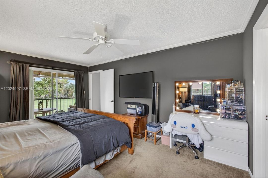 For Sale: $245,000 (2 beds, 2 baths, 1025 Square Feet)