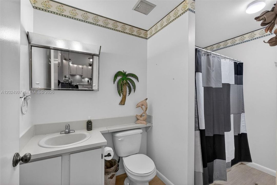 For Sale: $245,000 (2 beds, 2 baths, 1025 Square Feet)