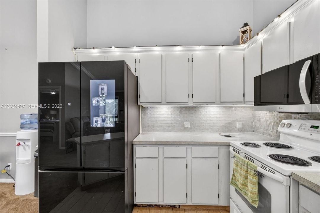 For Sale: $245,000 (2 beds, 2 baths, 1025 Square Feet)