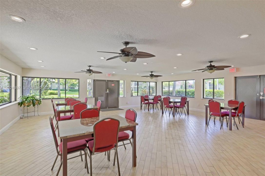 For Sale: $245,000 (2 beds, 2 baths, 1025 Square Feet)