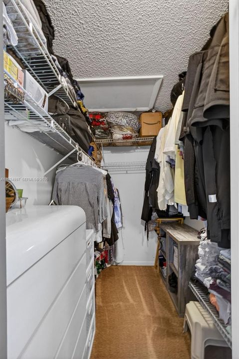 For Sale: $245,000 (2 beds, 2 baths, 1025 Square Feet)