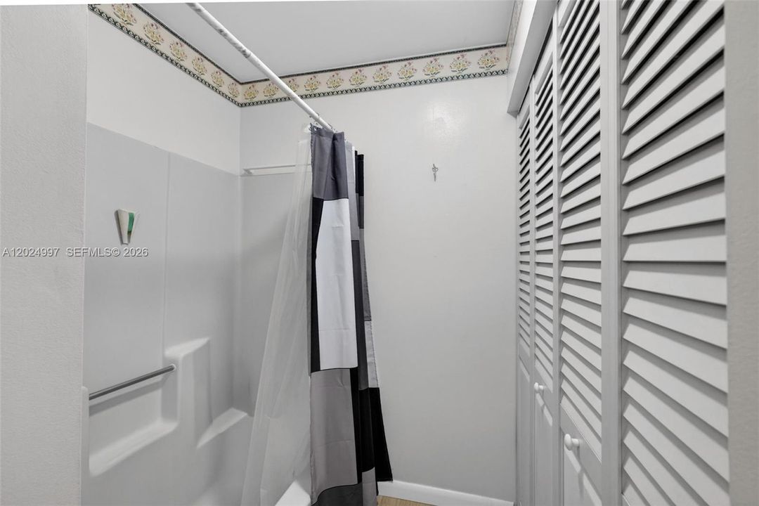 For Sale: $245,000 (2 beds, 2 baths, 1025 Square Feet)