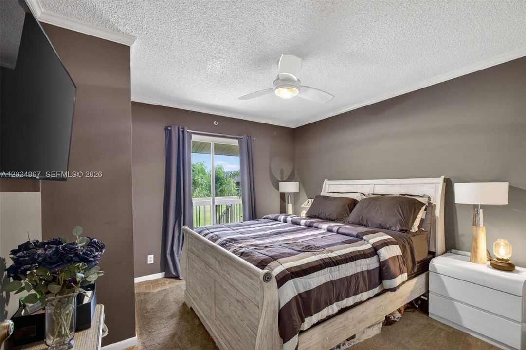 For Sale: $245,000 (2 beds, 2 baths, 1025 Square Feet)