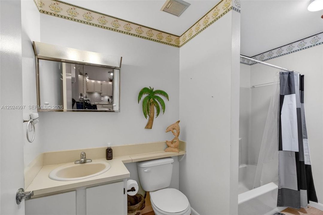 For Sale: $245,000 (2 beds, 2 baths, 1025 Square Feet)