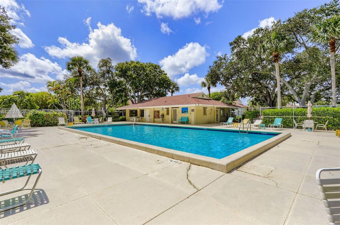 For Sale: $245,000 (2 beds, 2 baths, 1025 Square Feet)
