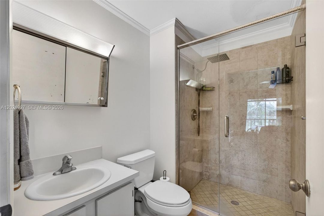 For Sale: $245,000 (2 beds, 2 baths, 1025 Square Feet)