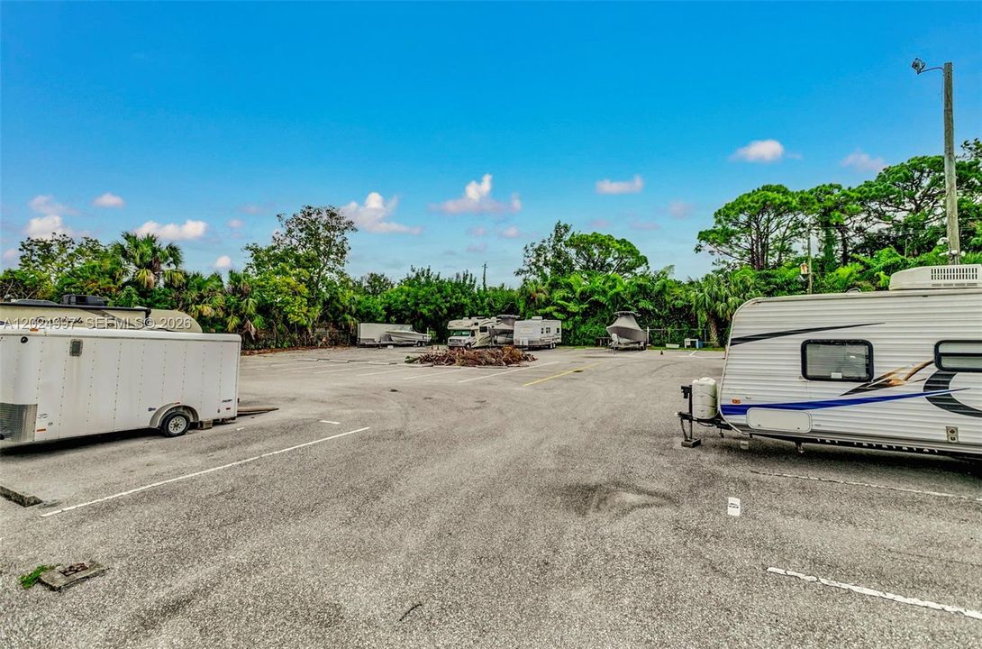 For Sale: $245,000 (2 beds, 2 baths, 1025 Square Feet)
