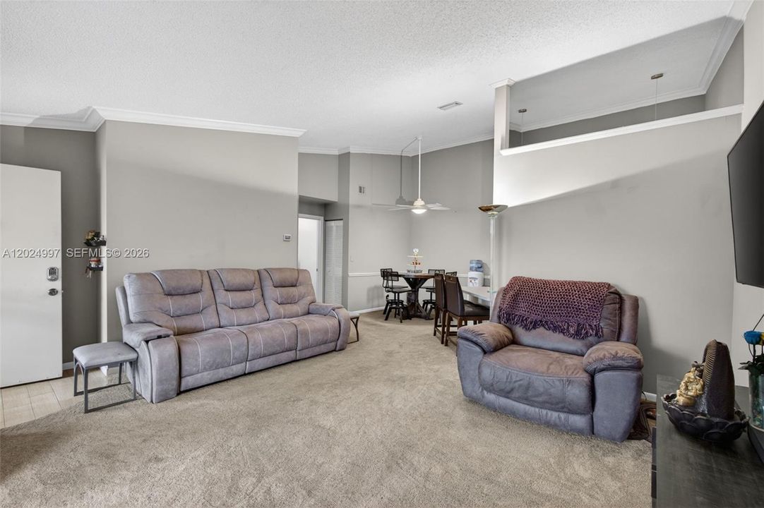 For Sale: $245,000 (2 beds, 2 baths, 1025 Square Feet)