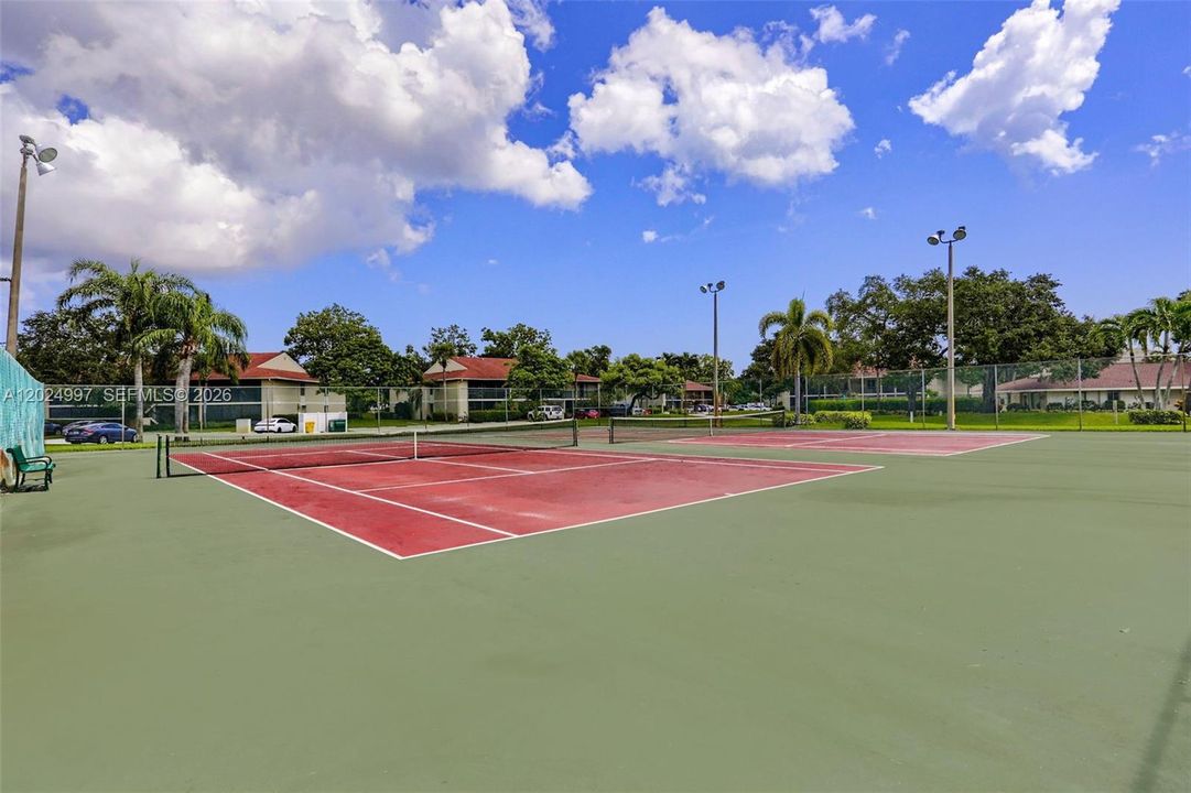 For Sale: $245,000 (2 beds, 2 baths, 1025 Square Feet)