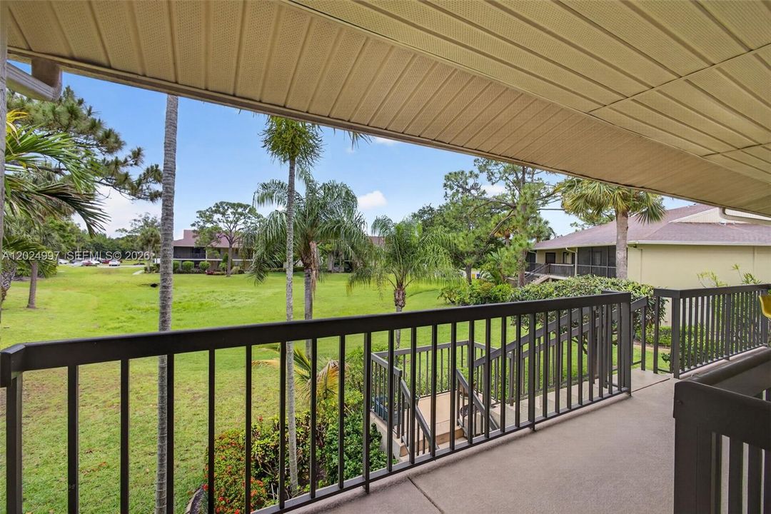 For Sale: $245,000 (2 beds, 2 baths, 1025 Square Feet)