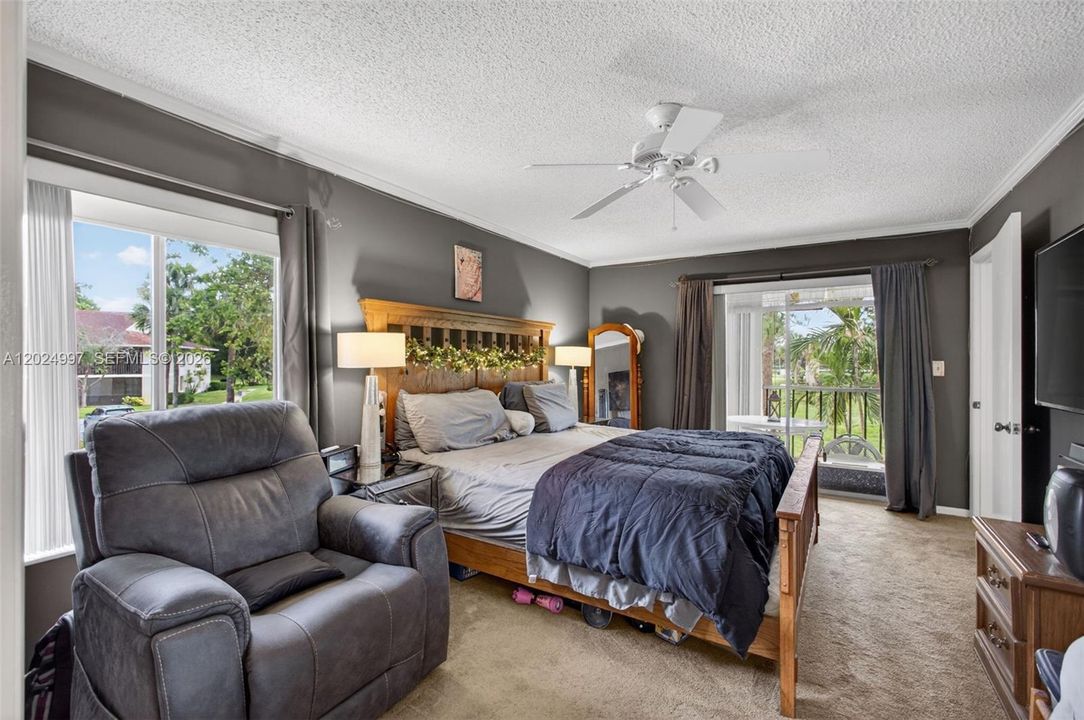 For Sale: $245,000 (2 beds, 2 baths, 1025 Square Feet)