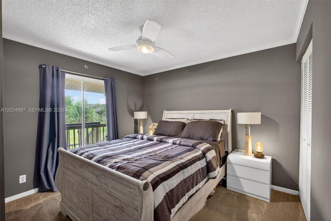 For Sale: $245,000 (2 beds, 2 baths, 1025 Square Feet)