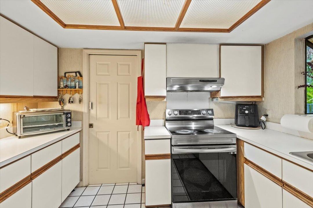 KITCHEN AREA NO18-1