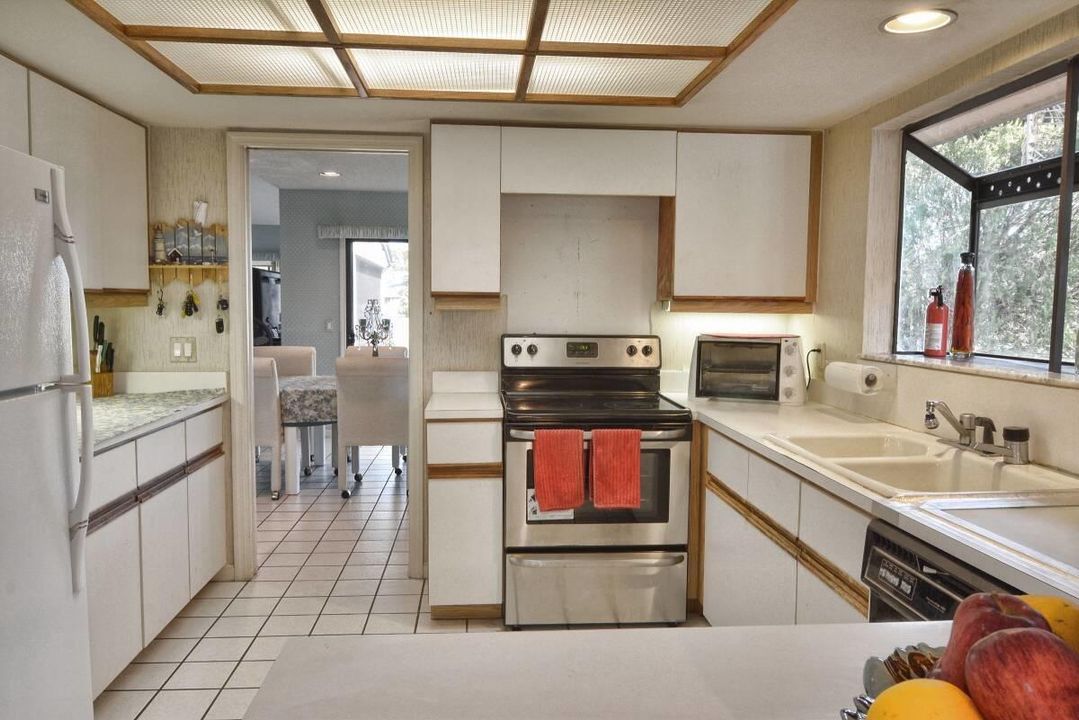 KITCHEN AREA 18-F