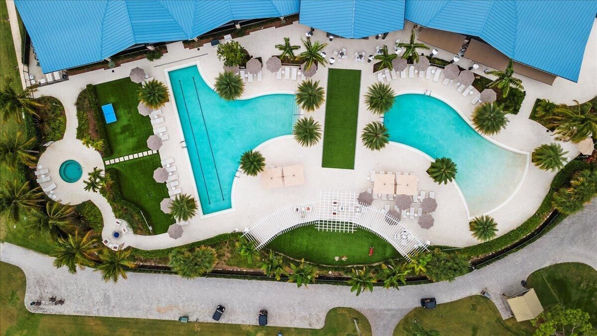 CLUB HOUSE-2