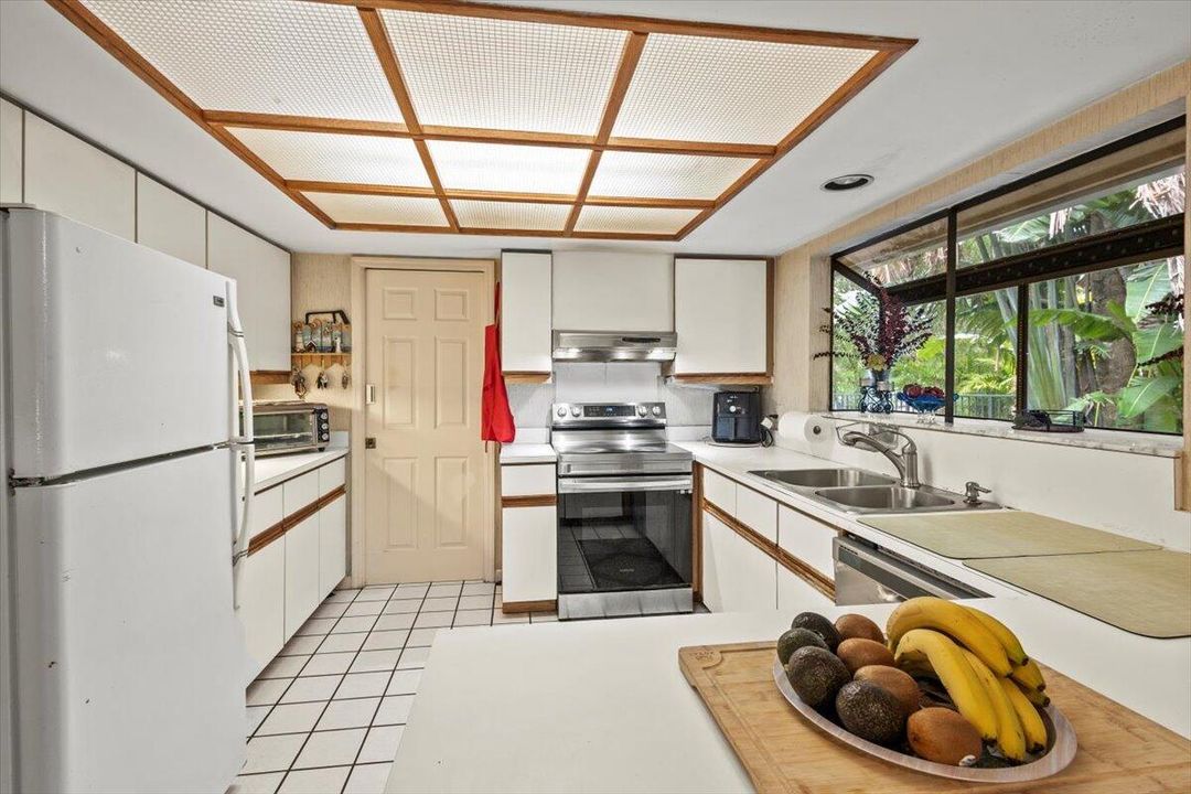 KITCHEN AREA NO 18-C