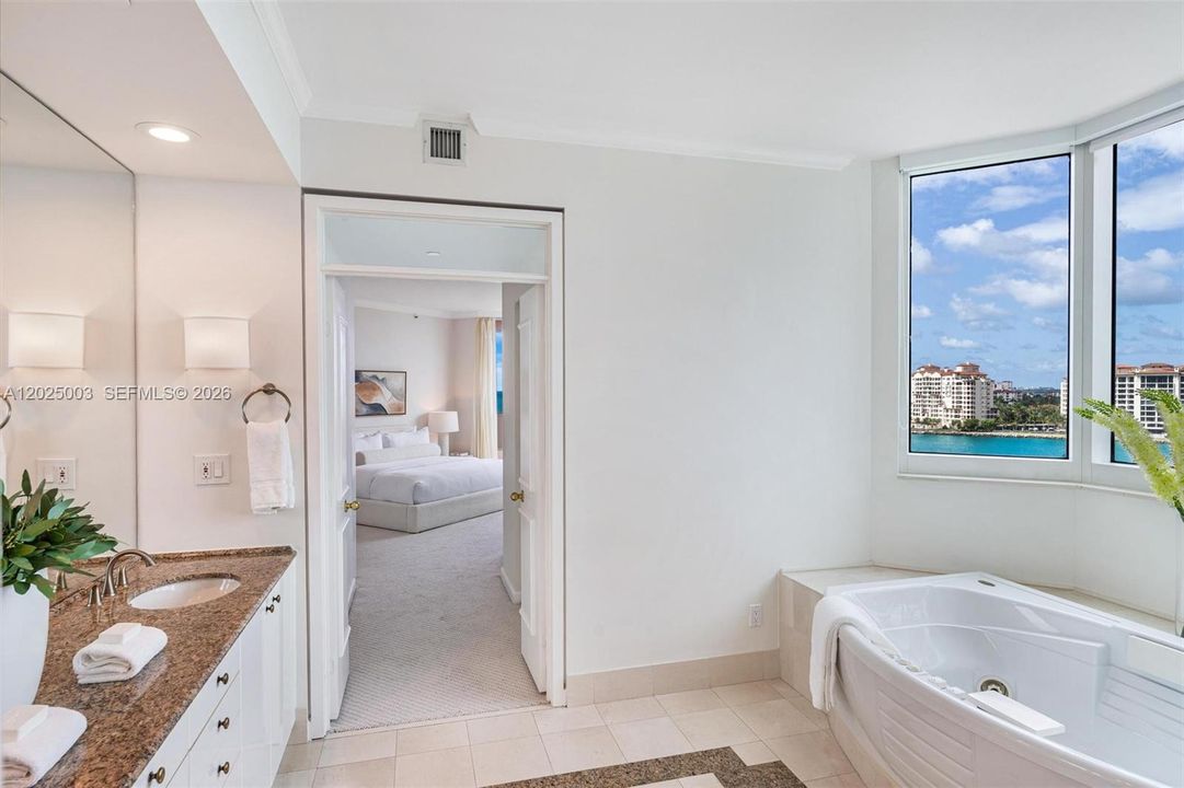 En Venta: $3,199,000 (3 camas, 2 baños, 2340 Pies cuadrados)