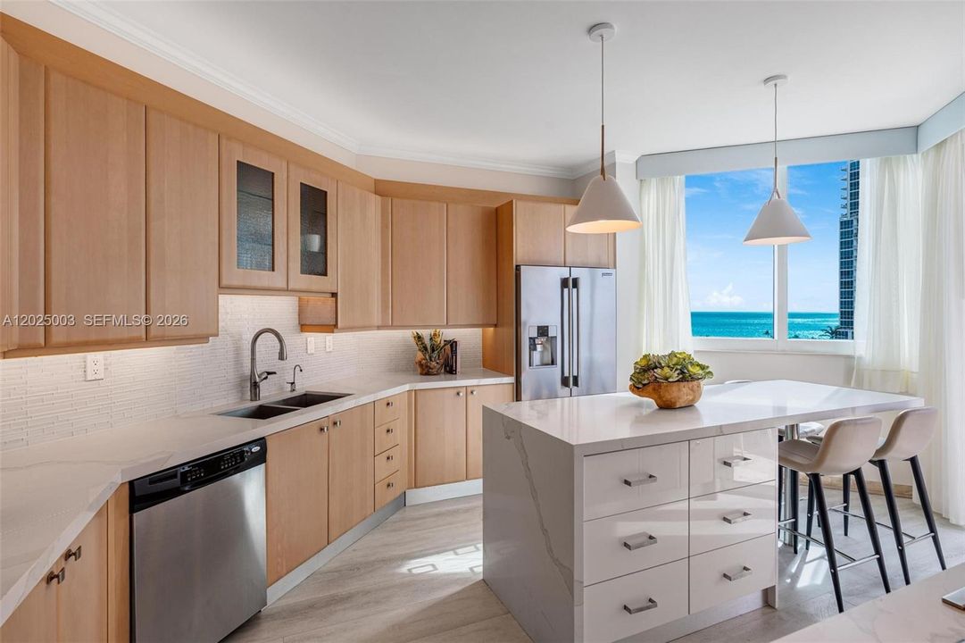 En Venta: $3,199,000 (3 camas, 2 baños, 2340 Pies cuadrados)
