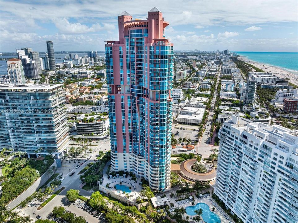 En Venta: $3,199,000 (3 camas, 2 baños, 2340 Pies cuadrados)