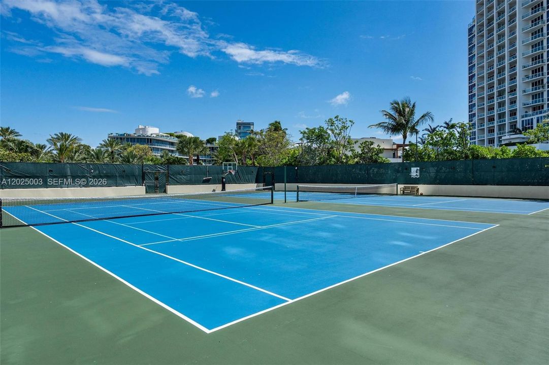 En Venta: $3,199,000 (3 camas, 2 baños, 2340 Pies cuadrados)
