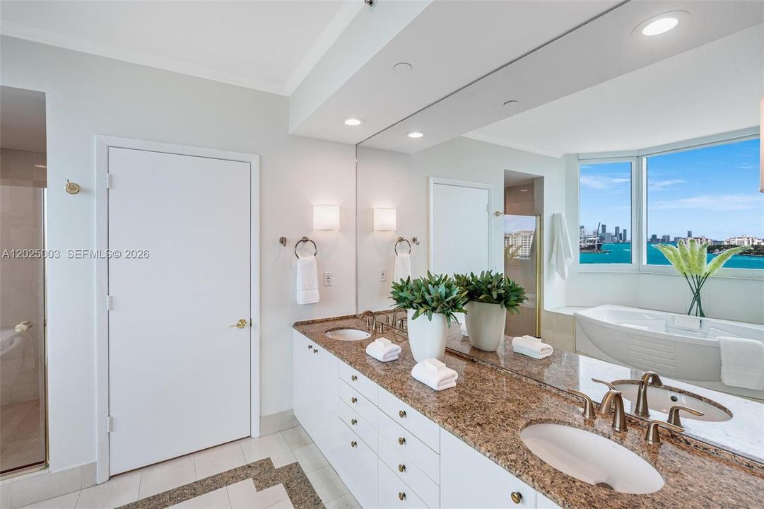 En Venta: $3,199,000 (3 camas, 2 baños, 2340 Pies cuadrados)