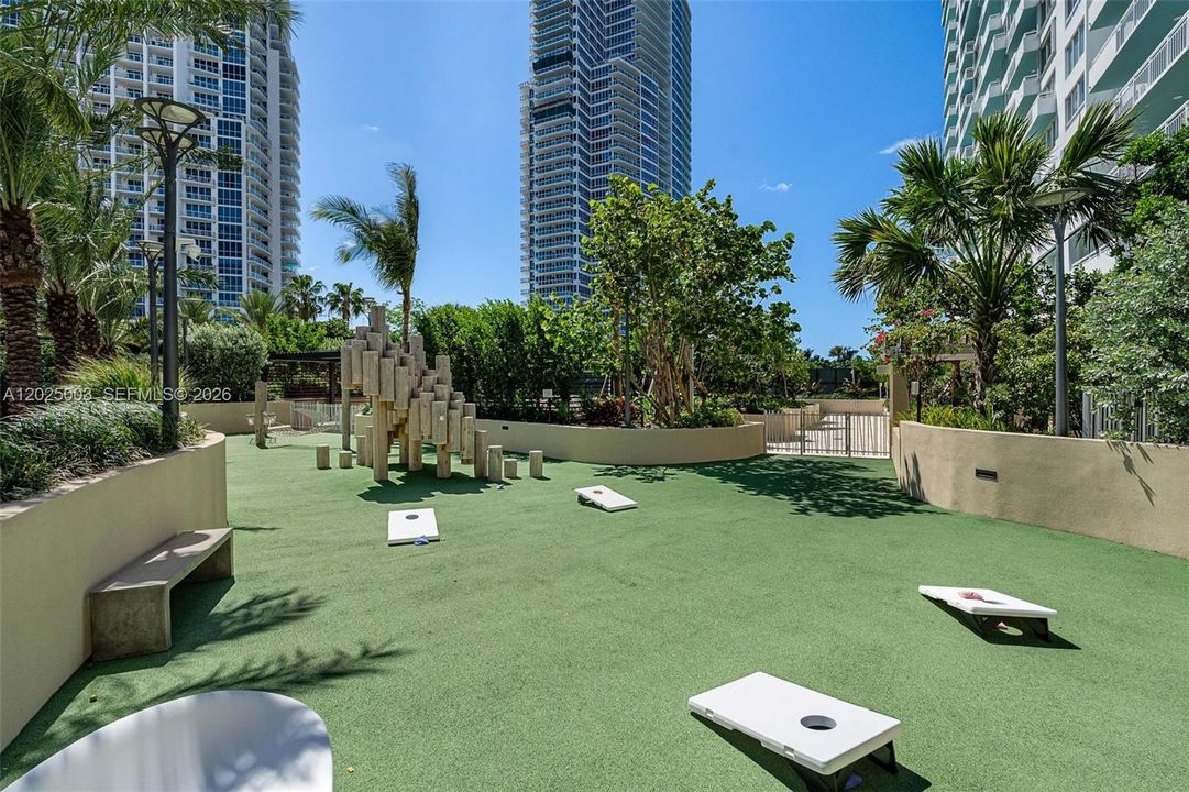 En Venta: $3,199,000 (3 camas, 2 baños, 2340 Pies cuadrados)
