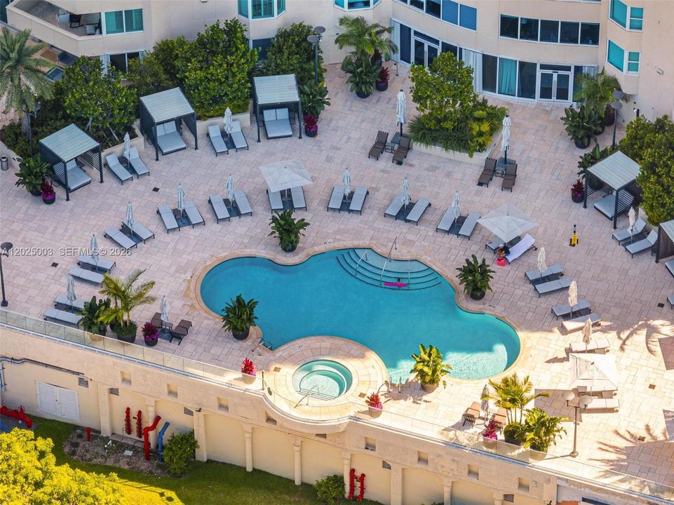 En Venta: $3,199,000 (3 camas, 2 baños, 2340 Pies cuadrados)