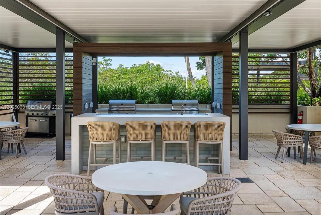 En Venta: $3,199,000 (3 camas, 2 baños, 2340 Pies cuadrados)