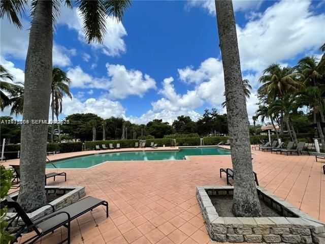 For Sale: $179,000 (1 beds, 1 baths, 620 Square Feet)