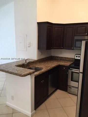 For Sale: $179,000 (1 beds, 1 baths, 620 Square Feet)