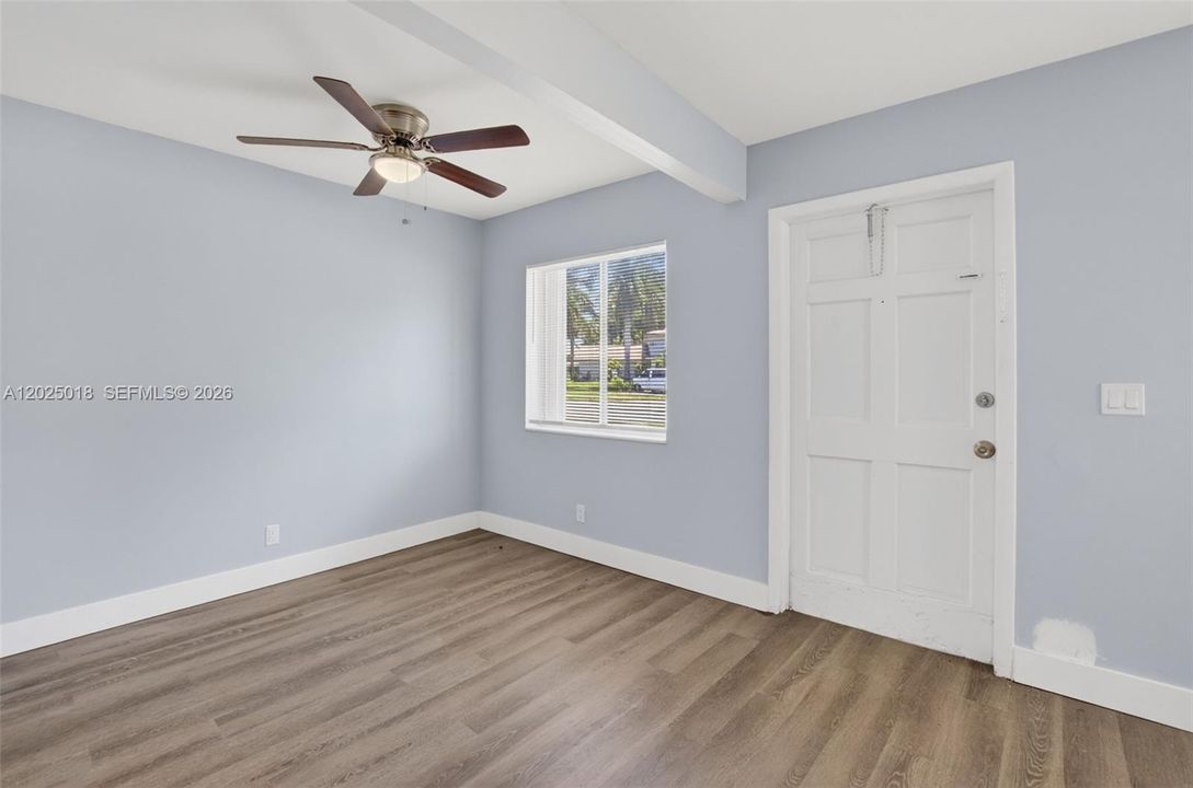For Rent: $1,950 (2 beds, 1 baths, 842 Square Feet)