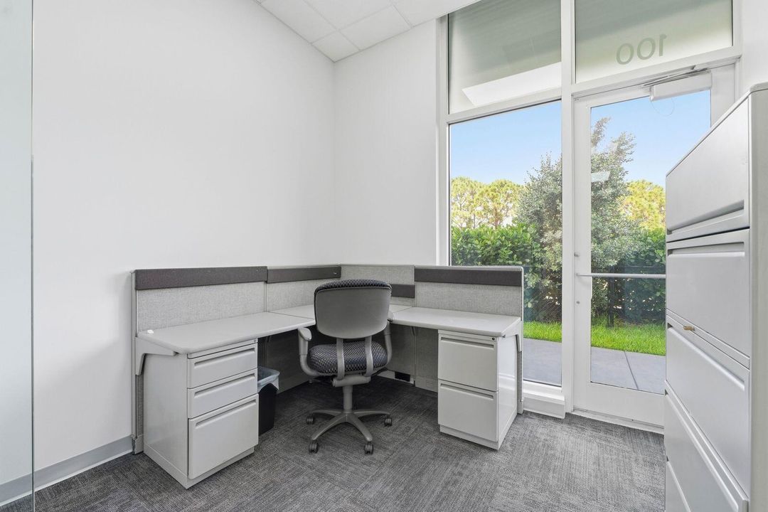 Exec 9 Corner w Private Entrance