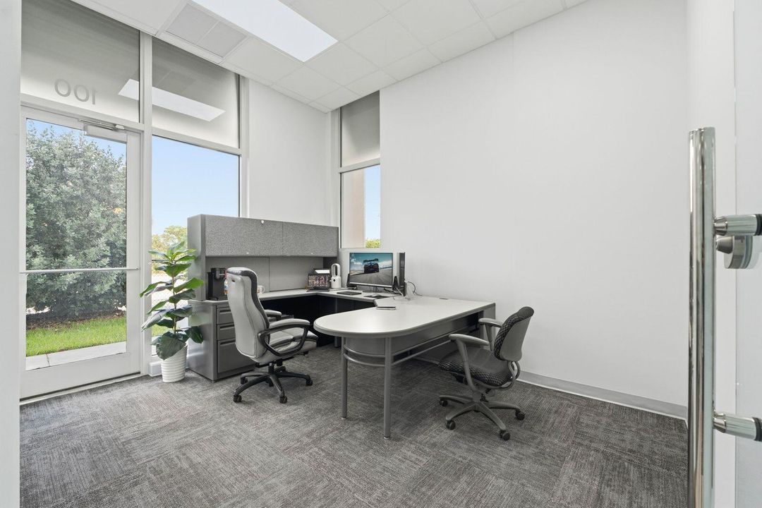 Exec Office 4
