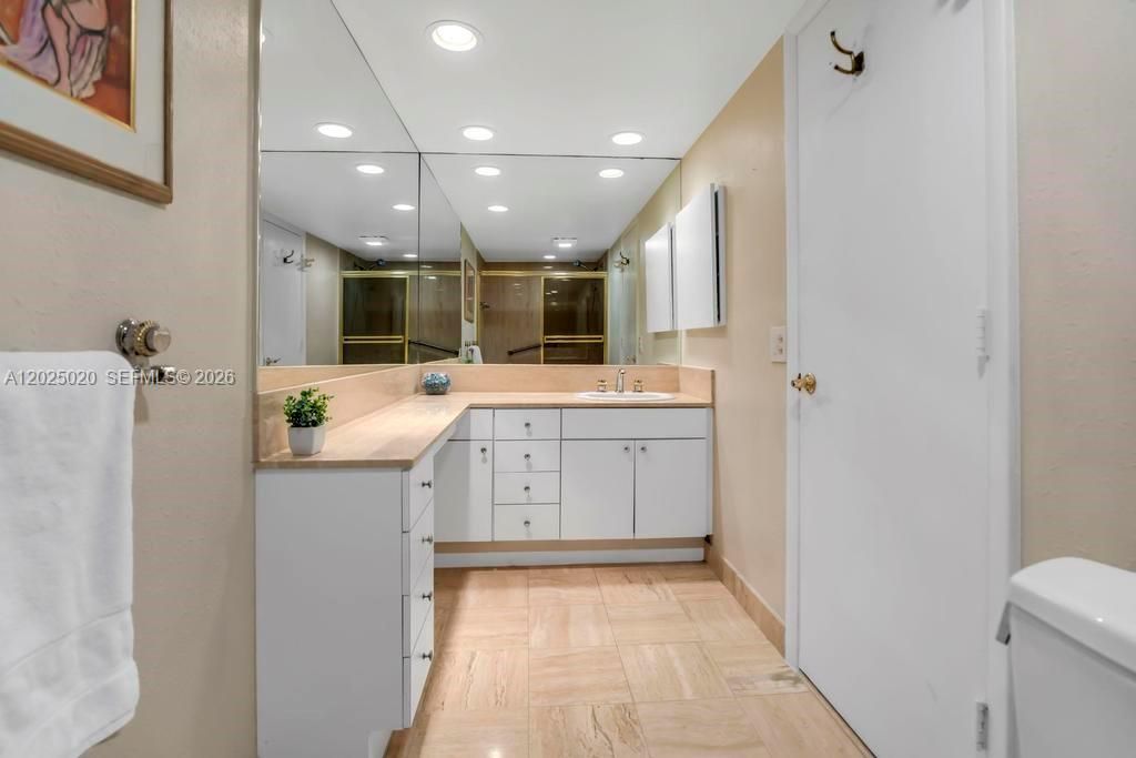 En Venta: $619,000 (2 camas, 2 baños, 1570 Pies cuadrados)