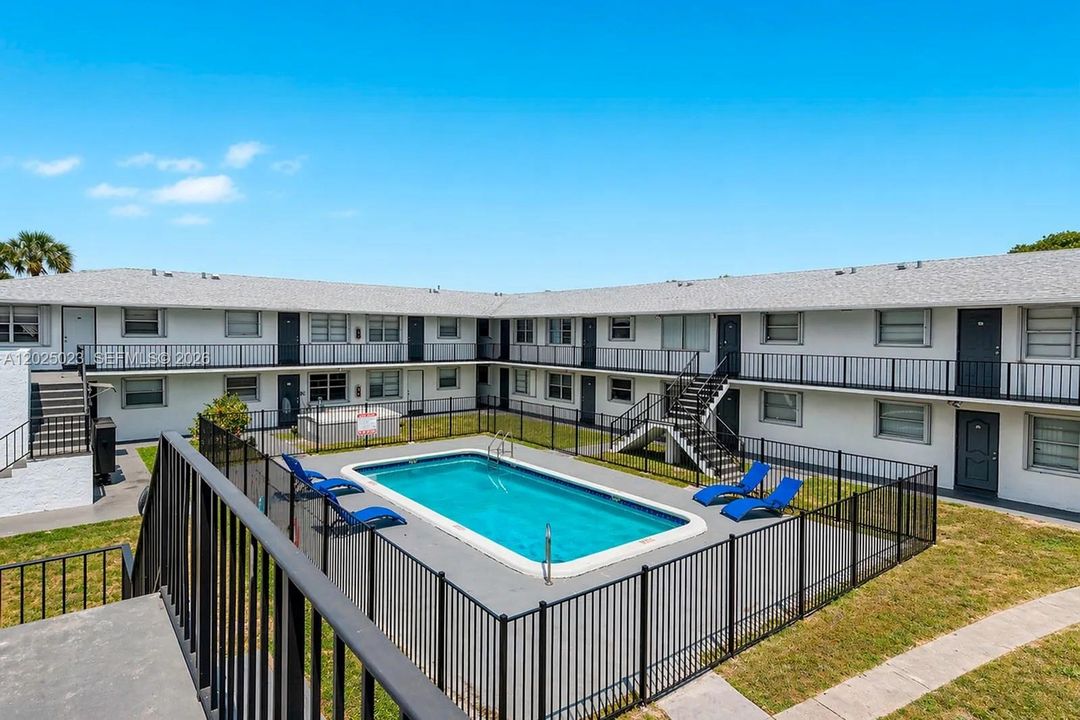 For Rent: $1,799 (2 beds, 1 baths, 800 Square Feet)