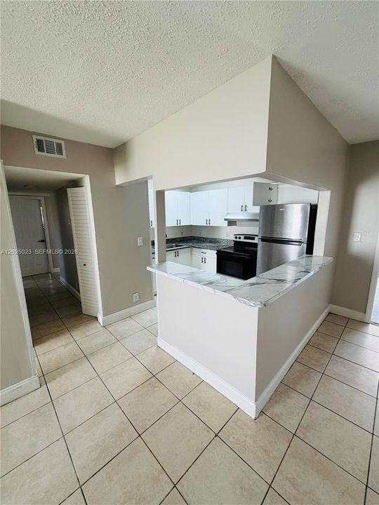 For Rent: $1,799 (2 beds, 1 baths, 800 Square Feet)