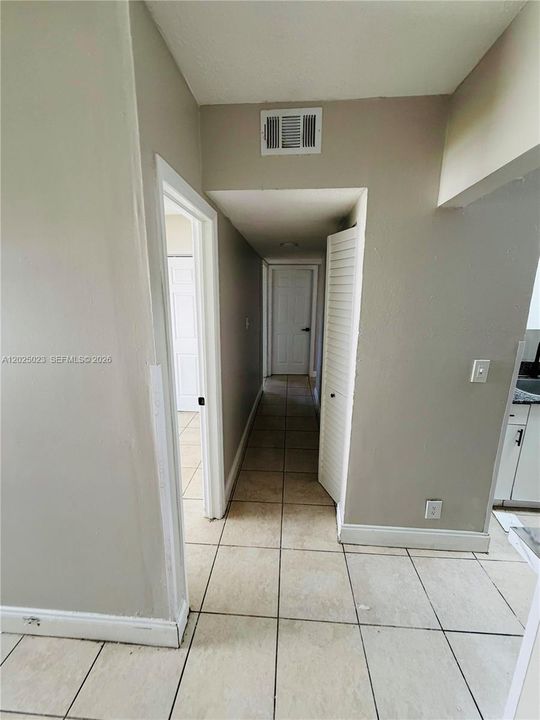 For Rent: $1,799 (2 beds, 1 baths, 800 Square Feet)