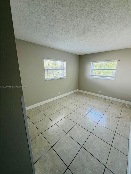 For Rent: $1,799 (2 beds, 1 baths, 800 Square Feet)