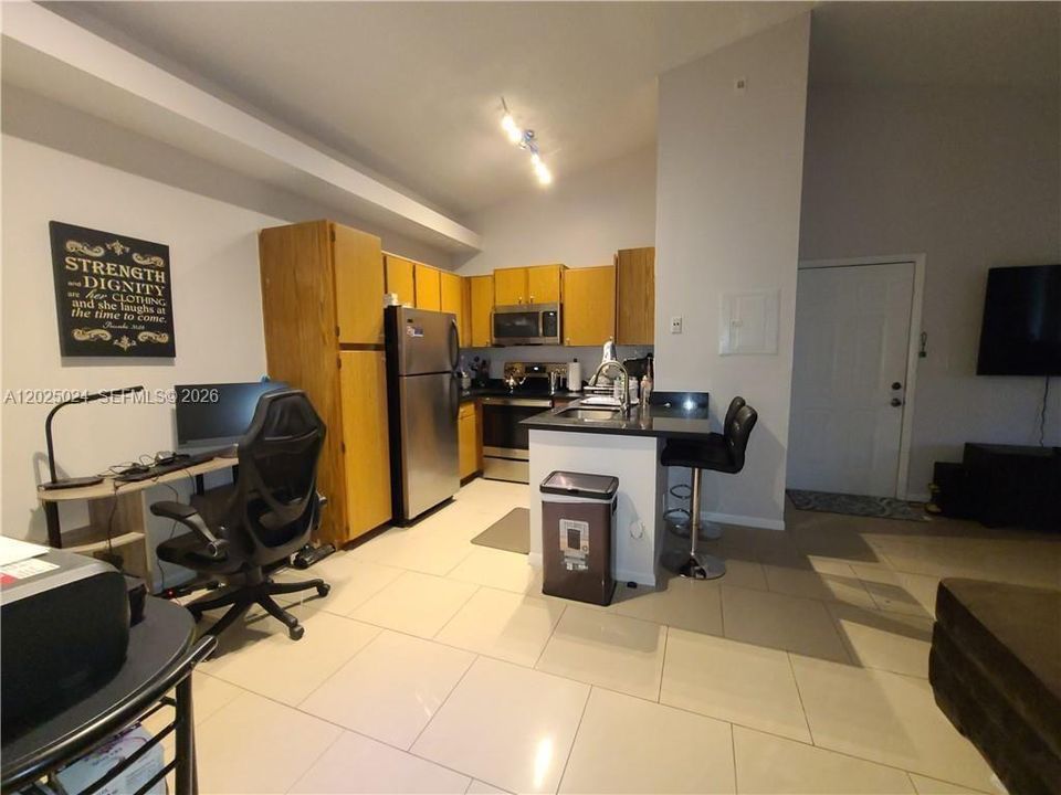For Rent: $1,950 (1 beds, 1 baths, 620 Square Feet)