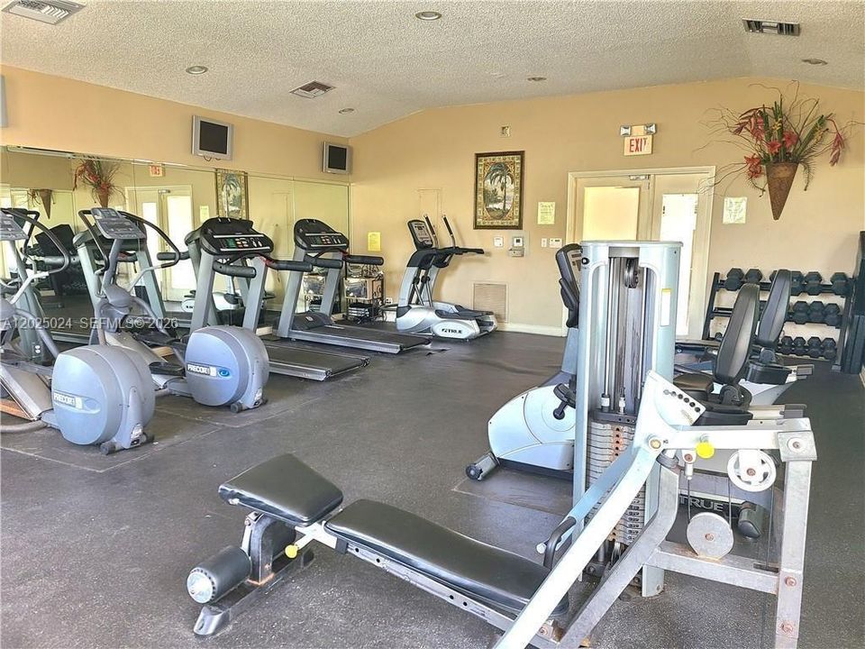 For Rent: $1,950 (1 beds, 1 baths, 620 Square Feet)