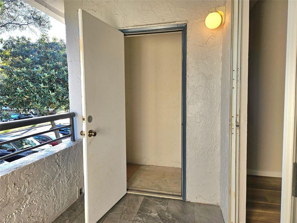 For Rent: $1,950 (1 beds, 1 baths, 620 Square Feet)