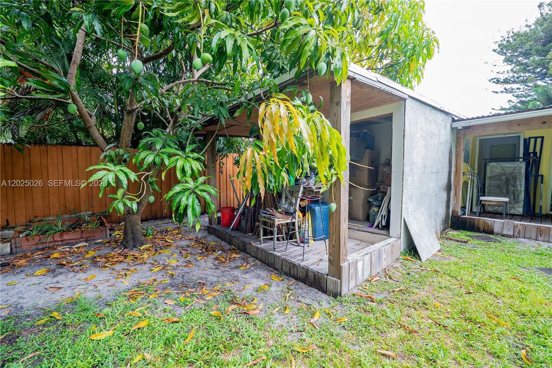 For Sale: $1,490,000 (2 beds, 2 baths, 1377 Square Feet)