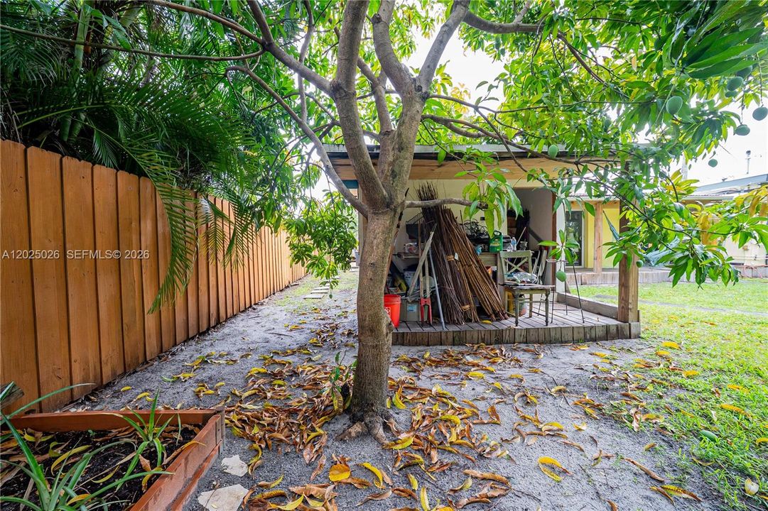 For Sale: $1,490,000 (2 beds, 2 baths, 1377 Square Feet)