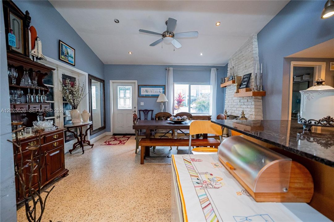 For Sale: $1,490,000 (2 beds, 2 baths, 1377 Square Feet)