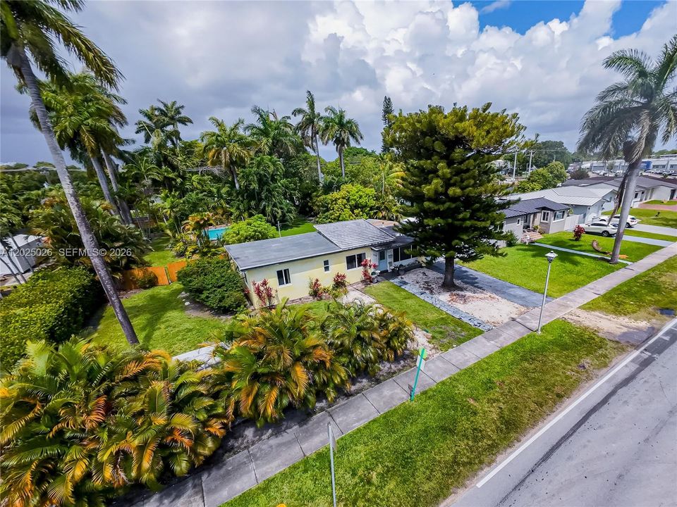 For Sale: $1,490,000 (2 beds, 2 baths, 1377 Square Feet)