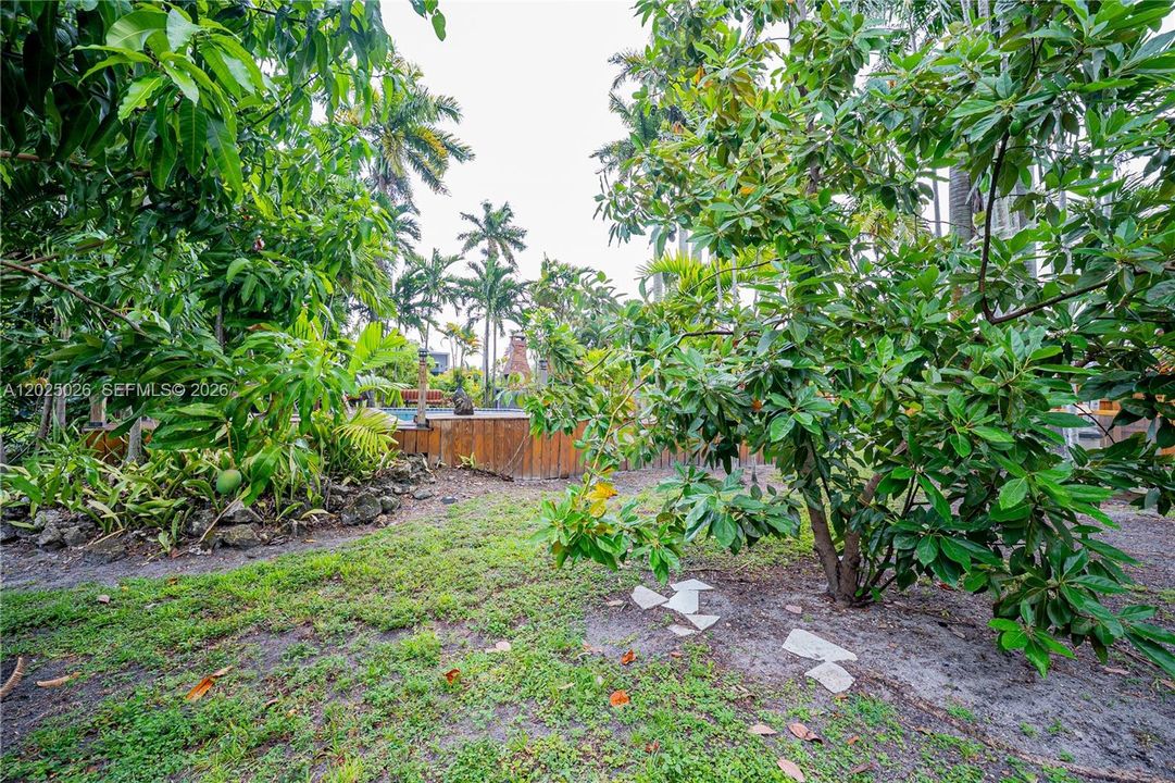 For Sale: $1,490,000 (2 beds, 2 baths, 1377 Square Feet)