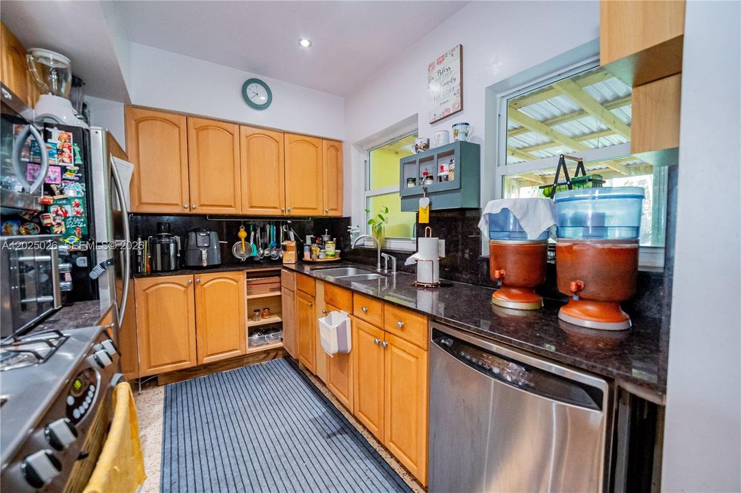 For Sale: $1,490,000 (2 beds, 2 baths, 1377 Square Feet)